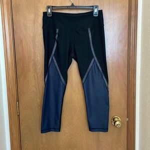 90 Degree by Reflex Women's Black Capri Leggings Size medium EUC